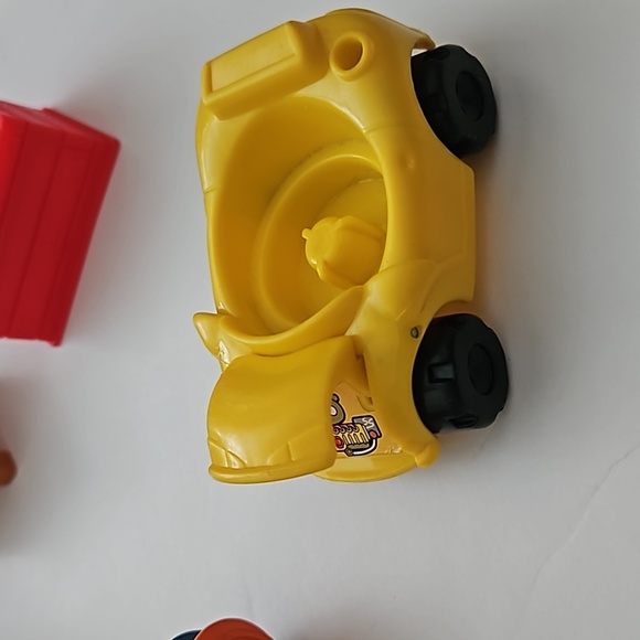 Fisher price little people farmers market set 13 pieces. - Picture 10 of 11